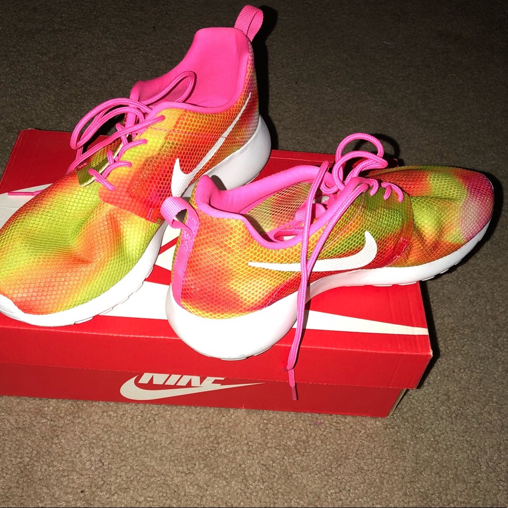Nike Roshe - Picture 2 of 6